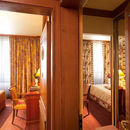 Horset Opera, Western Premier Collection Hotel 4*