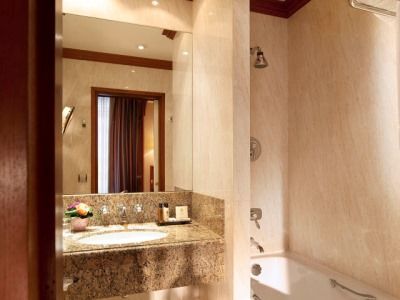 Horset Opera, Western Premier Collection Hotel